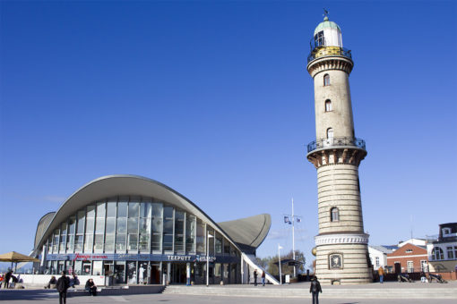 Abenteuer Stadtwelten - Stadtführung Rostock & Warnemünde - Leuchtturm & Teepott Warnemünde